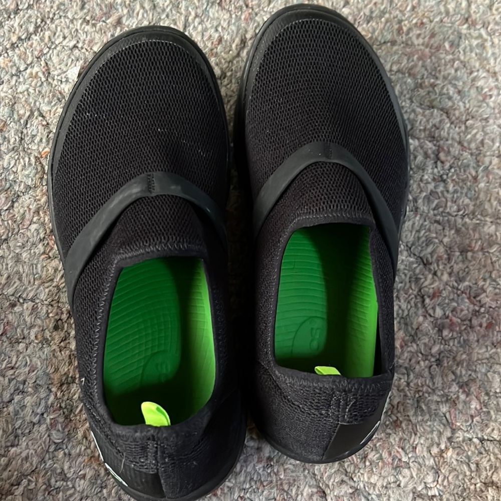 Oofos nursing shoes wore one time didn’t like them. Size 10